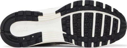 Nike Metallic Silver P - 6000